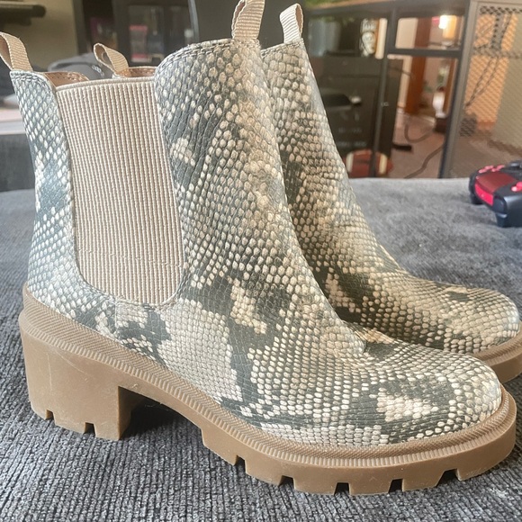 Super cute boots!! - Picture 1 of 4